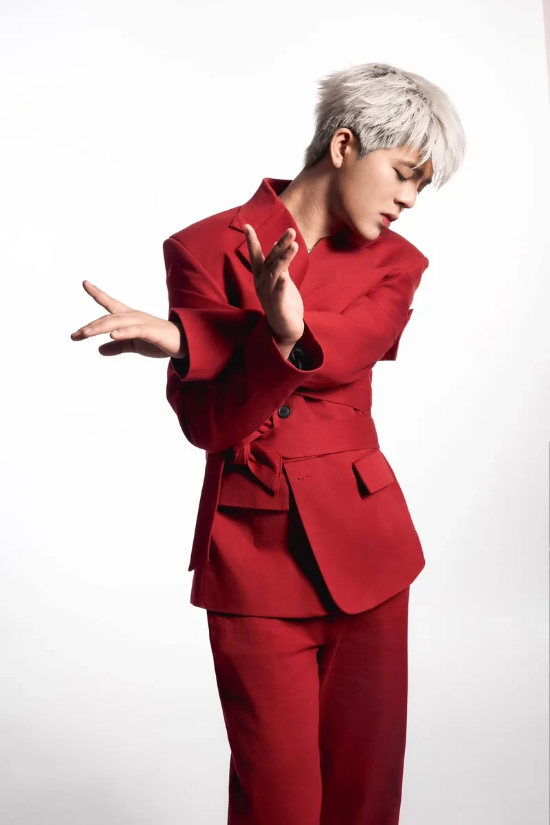 Ảnh rhyder anh trai say hi tạo không khí vui vẻ và sôi động