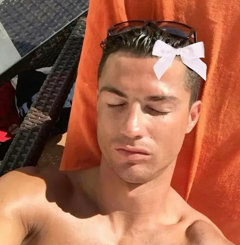 Ronaldo meme siu khiến mọi người không thể nhịn cười