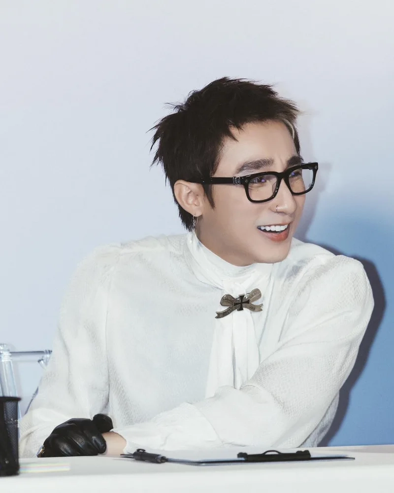 Khuôn mặt đáng thương sơn tùng mtp thể hiện cảm xúc chân thật