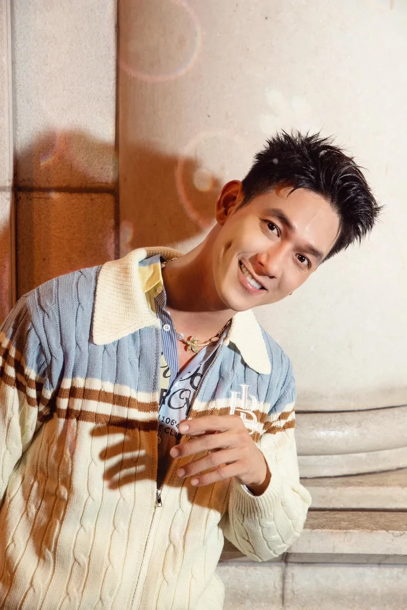 Song luân twitter là nơi anh chia sẻ những khoảnh khắc đời thường