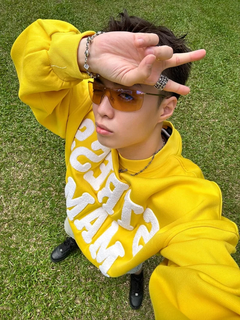 Mình anh thôi negav thể hiện phong cách âm nhạc độc đáo