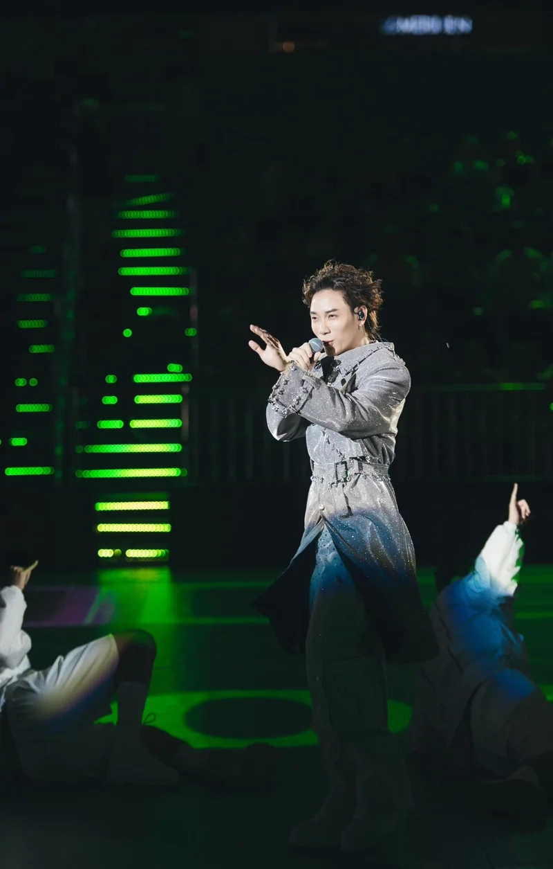 Trúc nhân chuyện cũ bỏ qua là bài hát đầy cảm xúc