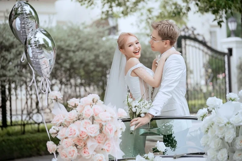 Yêu dại khờ lou hoàng là một trong những bài hát nổi bật của anh