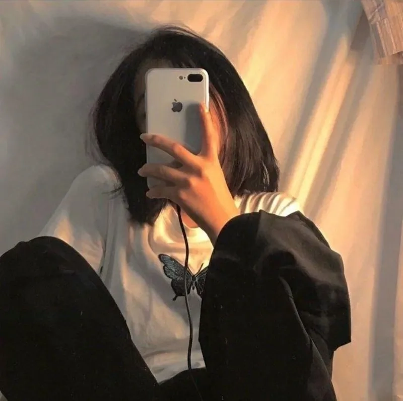 Gái xinh tóc ngắn ngang vai che mặt mang đến vẻ bí ẩn