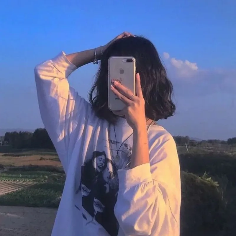 Ảnh gái xinh tóc ngang vai 2k3 che mặt thu hút mọi ánh nhìn