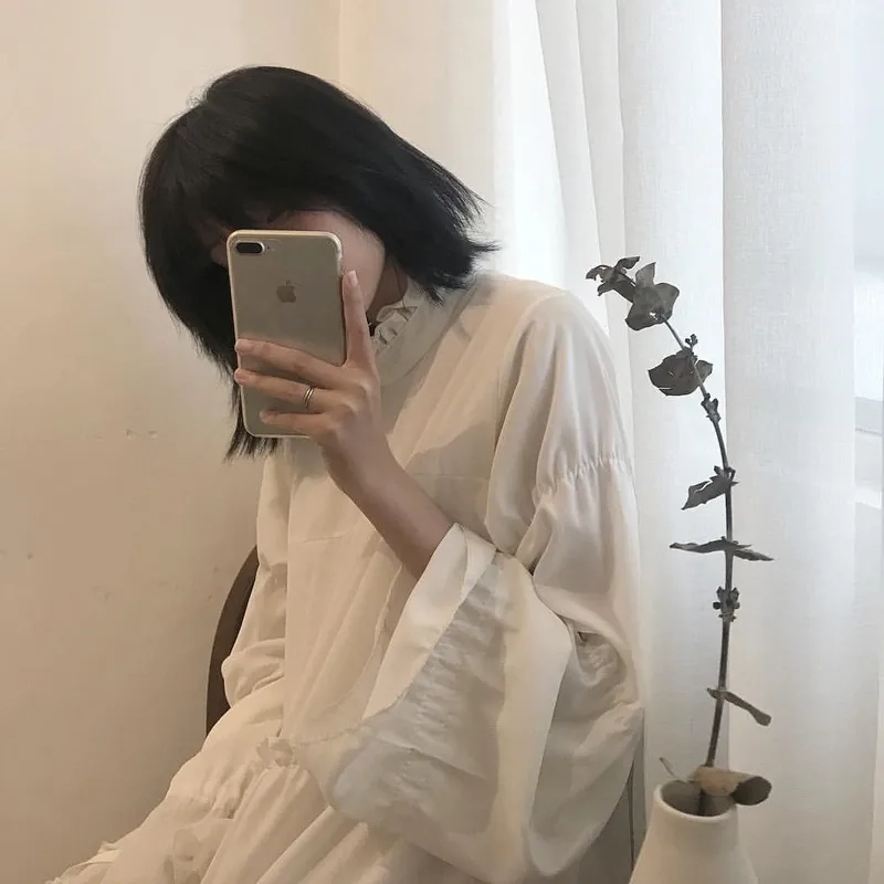 Ảnh gái xinh tóc ngang vai 2k4 che mặt mang đến sự dễ thương