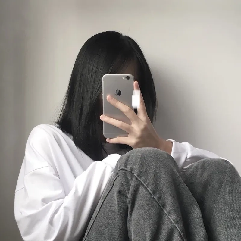 Ảnh gái xinh tóc ngang vai 2k7 che mặt thể hiện phong cách trẻ trung