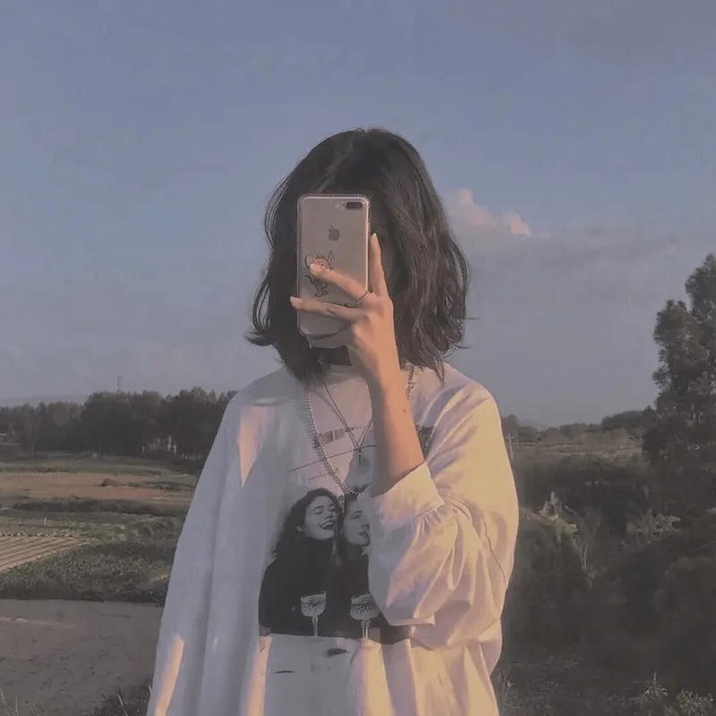 Ảnh gái xinh tóc ngang vai 2k9 che mặt tạo nên sự cuốn hút