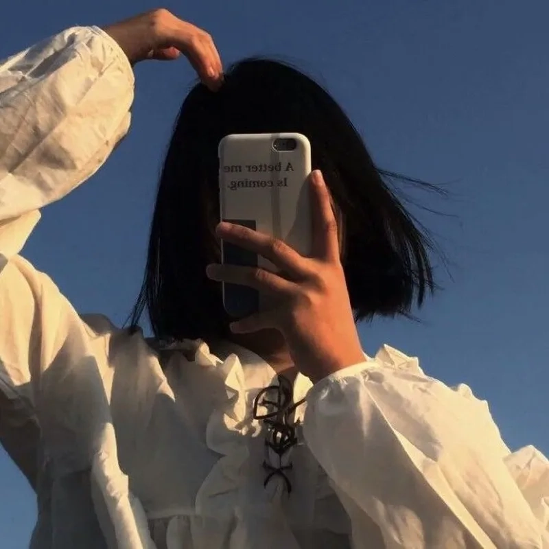 Ảnh gái xinh tóc ngang vai che mặt mang lại vẻ đẹp bí ẩn