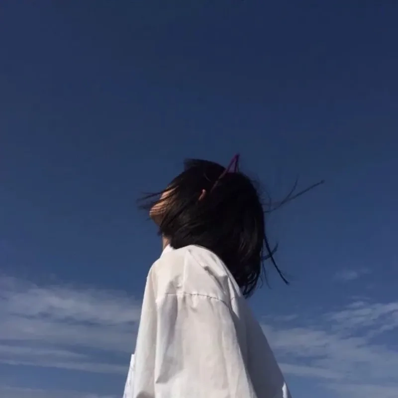 Gái xinh che mặt tạo nên ảnh avatar đẹp cho con gái