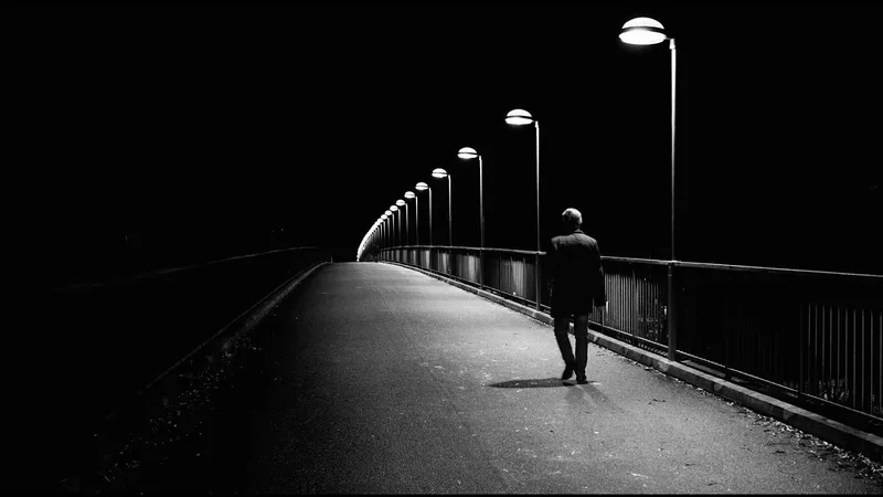 Tìm kiếm hình ảnh avatar cô đơn để thể hiện nỗi lòng