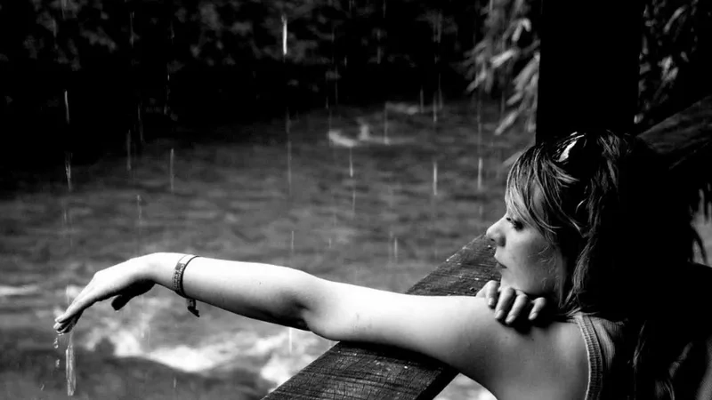 Avatar cô đơn nữ cute mang lại sự dễ thương trong nỗi buồn