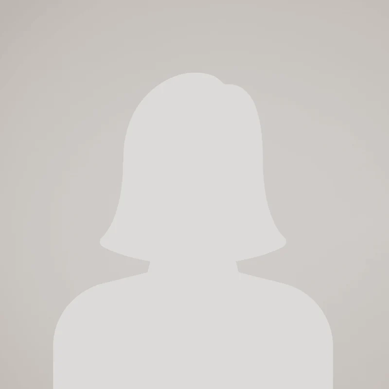 Avatar anime nữ trắng đen tạo cảm giác nghệ thuật và độc đáo