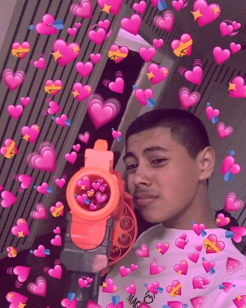 Ảnh bắn tim meme mang lại sự dễ thương cho người xem