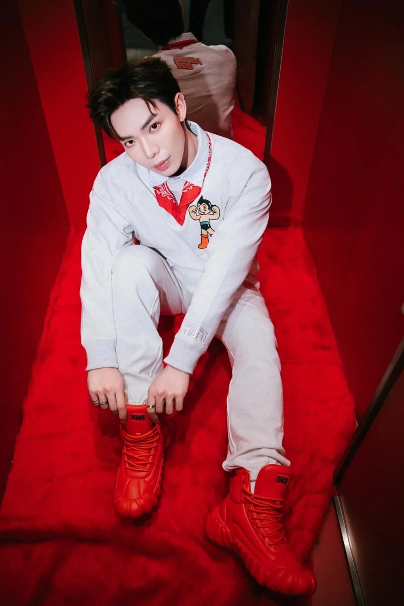 Đau nhất là lặng im erik là một ca khúc đầy cảm xúc