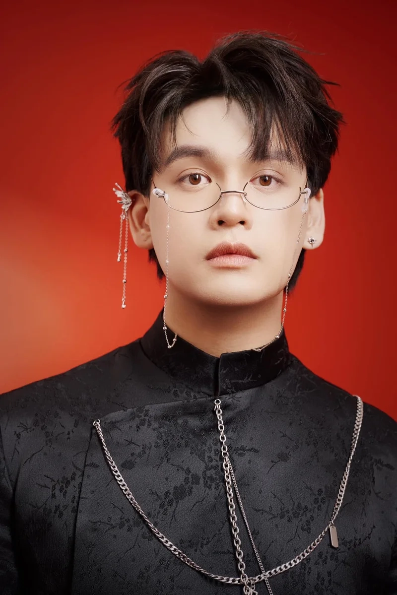 Nguyễn trần trung quân vocal coach giúp nhiều bạn trẻ phát triển giọng hát