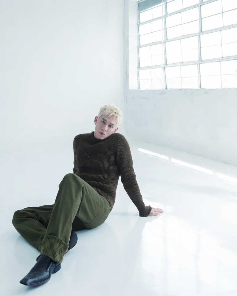 Song luân không ra gì là một trong những sản phẩm nổi bật của anh