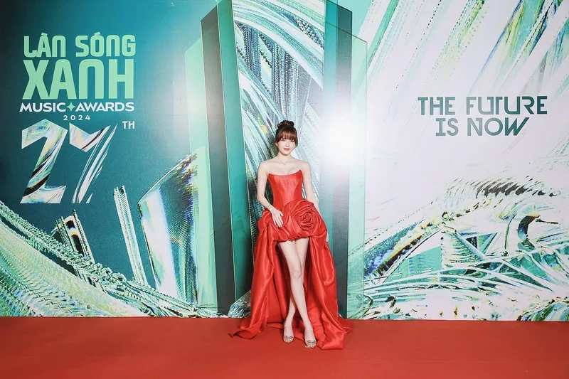 Khoảnh khắc thiều bảo trâm nhận giải làn sóng xanh, cột mốc đáng nhớ trong sự nghiệp