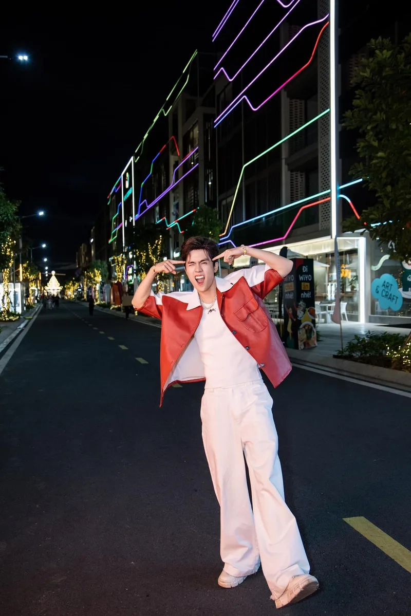 Tiểu sử Vũ Thịnh mang đến cái nhìn sâu sắc về cuộc đời anh