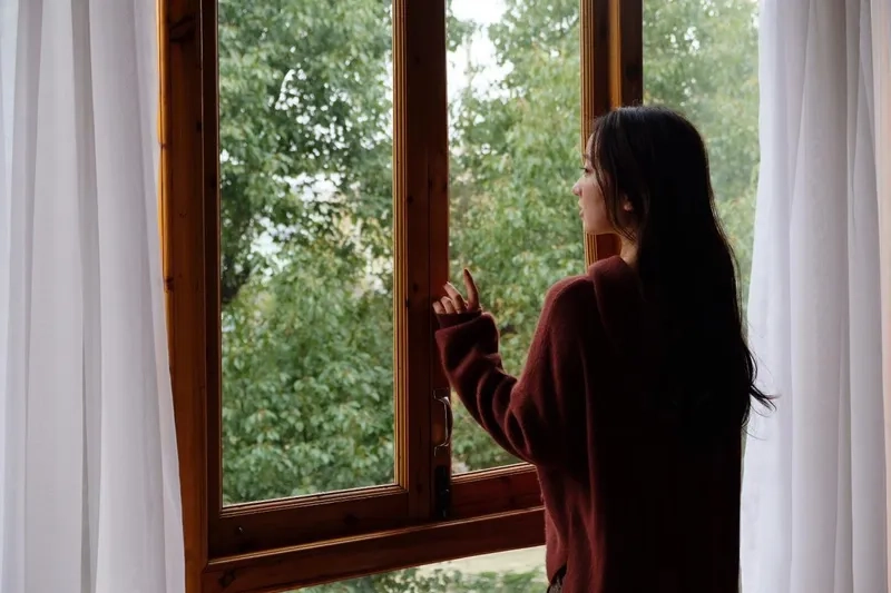 Avatar chụp sau lưng nữ mang lại vẻ đẹp bí ẩn và quyến rũ