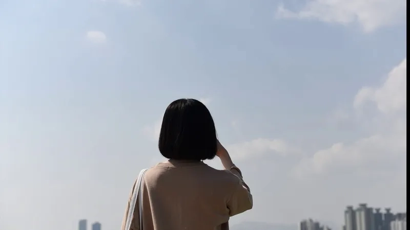 Chụp sau lưng nữ mang lại góc nhìn mới lạ và thú vị