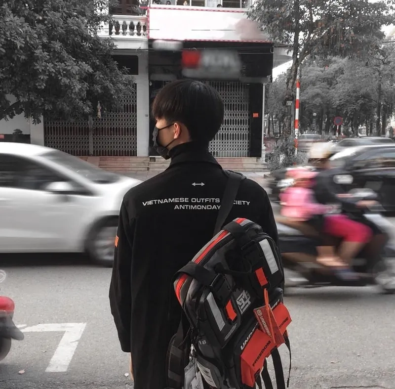 Ảnh trai đẹp chụp sau lưng mang lại sự cuốn hút và nam tính