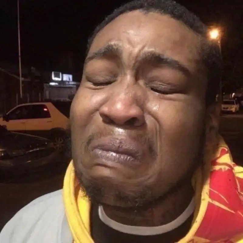 Meme cô gái và Chad khóc thật hài hước