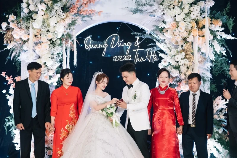 Khoảnh khắc đáng nhớ trong đám cưới Đặng Thu Hà Schannel, lung linh và ấm áp