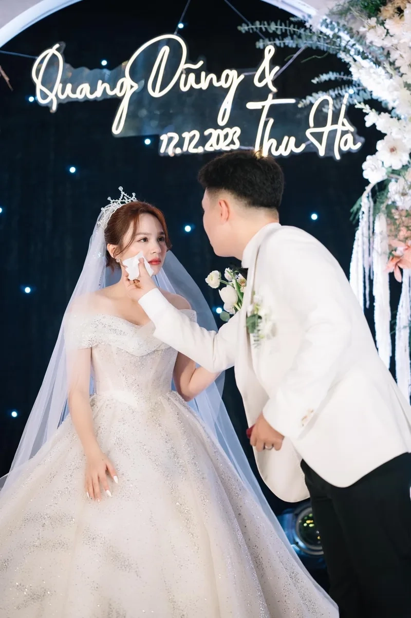 Bộ ảnh cưới Đặng Thu Hà đẹp tựa ngôn tình, khiến bao người ngưỡng mộ