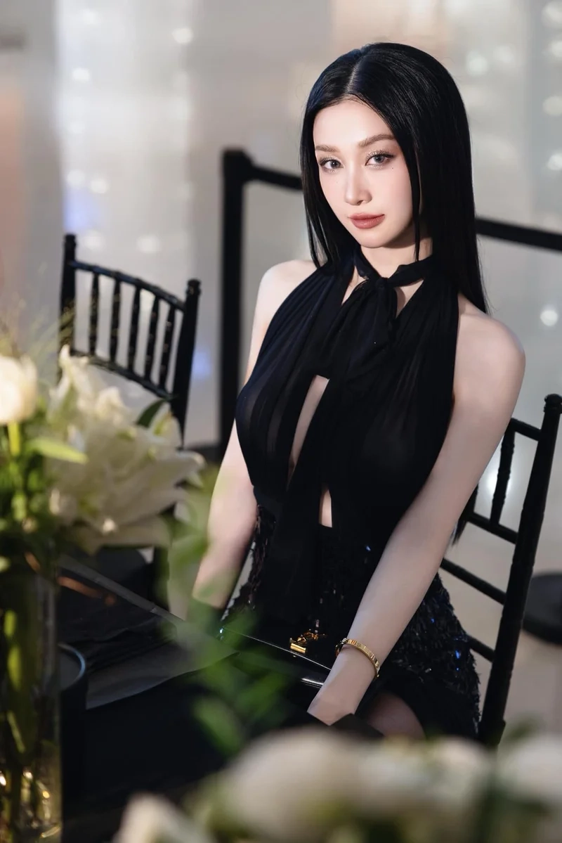 Nữ diễn viên xinh đẹp Jun Vũ 2 Ngày 1 Đêm gây sốt vì tính cách đáng yêu