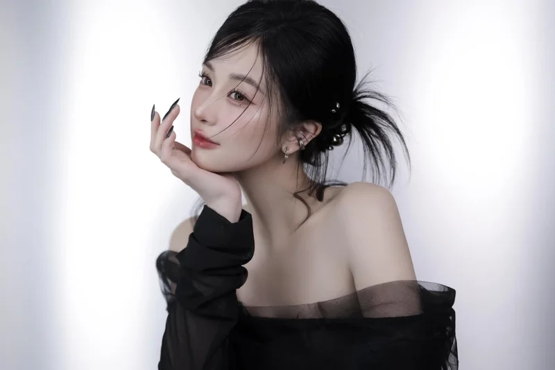 Loạt hình ảnh Jun Vũ cực cuốn hút khiến fan mê mẩn