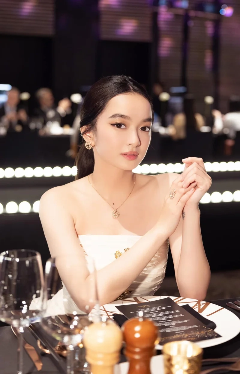 Không thể rời mắt khỏi Kaity Nguyễn body với đường cong hoàn hảo