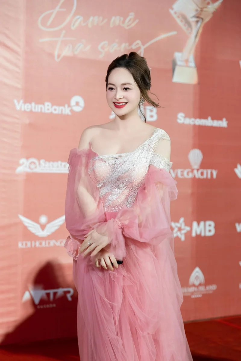 Hé lộ bí mật về diễn viên Phương Lan là ai và những điều ít ai biết