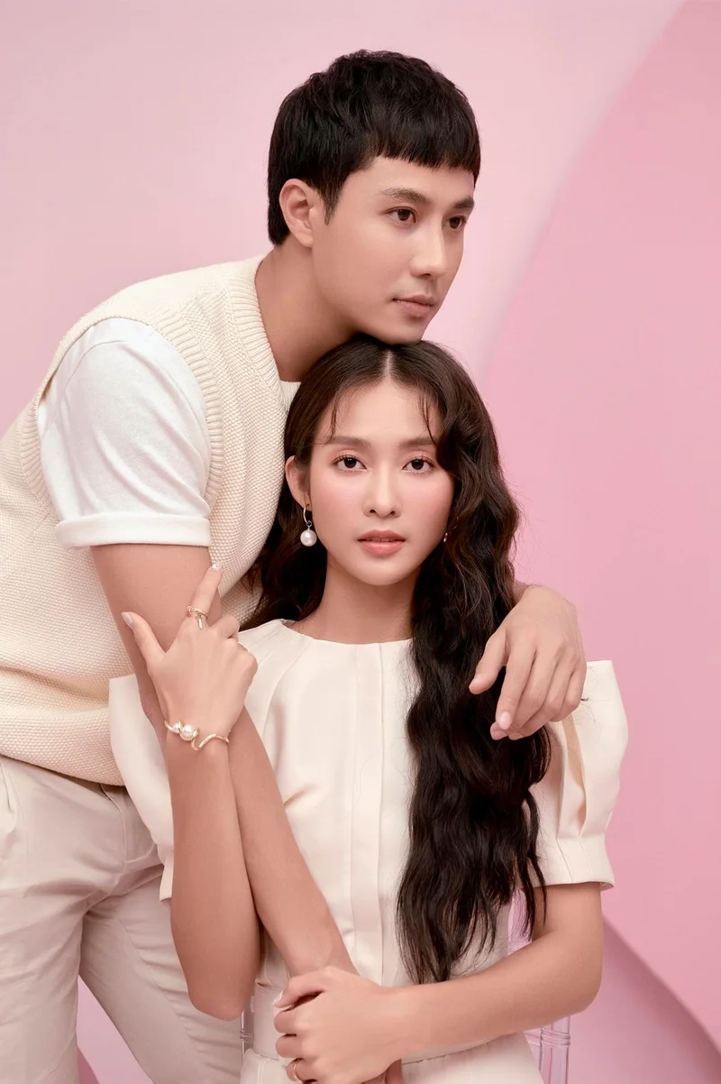 Fan tò mò liệu Khả Ngân yêu Thanh Sơn ngoài đời hay chỉ là đồng nghiệp thân thiết