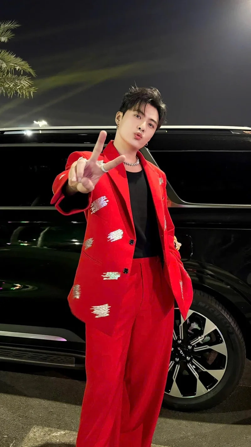 Gin tuấn kiệt body ấn tượng giúp anh thu hút sự chú ý