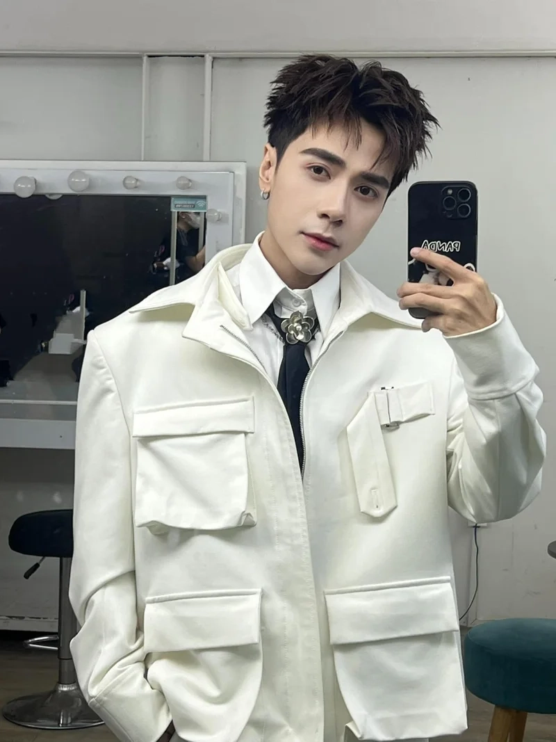 Ảnh quang hùng masterd sáu múi thể hiện sự chăm sóc bản thân ấn tượng