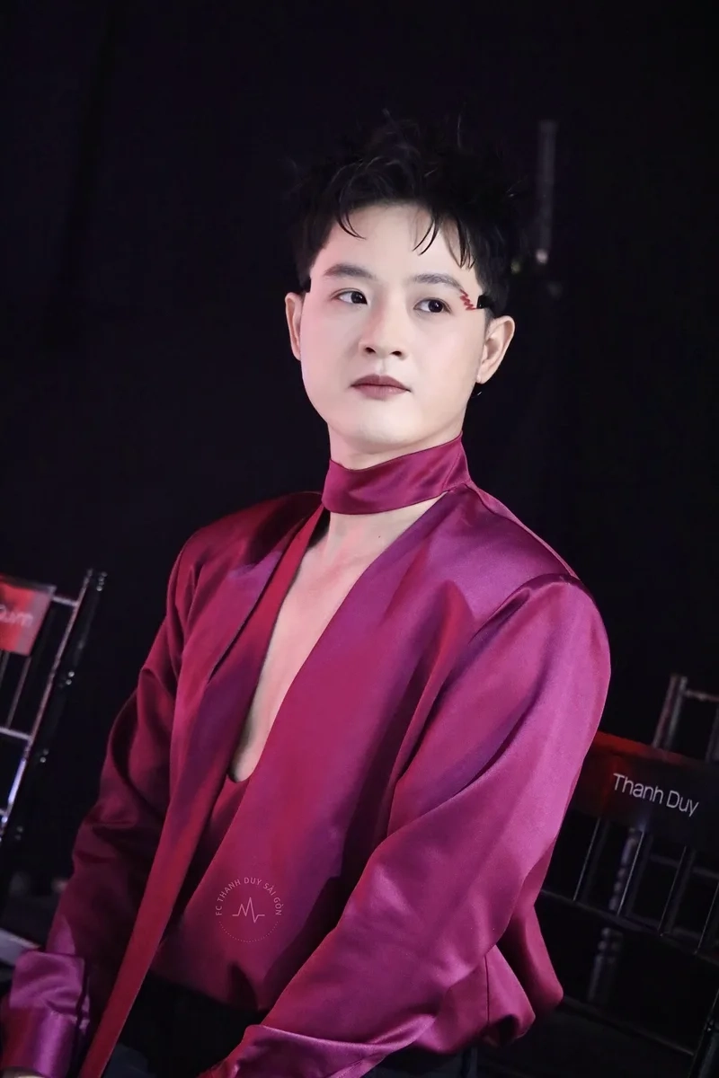 Sàn đấu ca từ thanh duy là nơi anh thể hiện tài năng ca hát