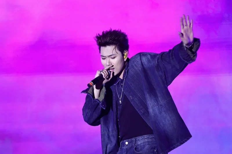 Dương domic cao bao nhiêu giúp bạn hình dung về chiều cao của anh ấy