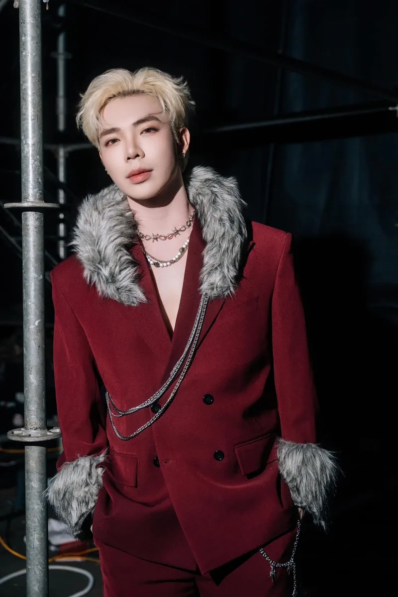 3107 erik là một trong những ca khúc nổi bật của anh