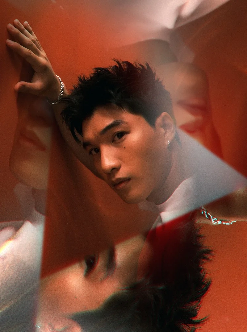 Ảnh hieuthuhai 6 múi thể hiện sự chăm sóc bản thân ấn tượng