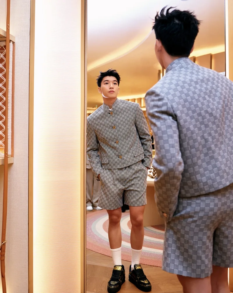 Hieuthuhai cao bao nhiêu giúp bạn hình dung về chiều cao của anh