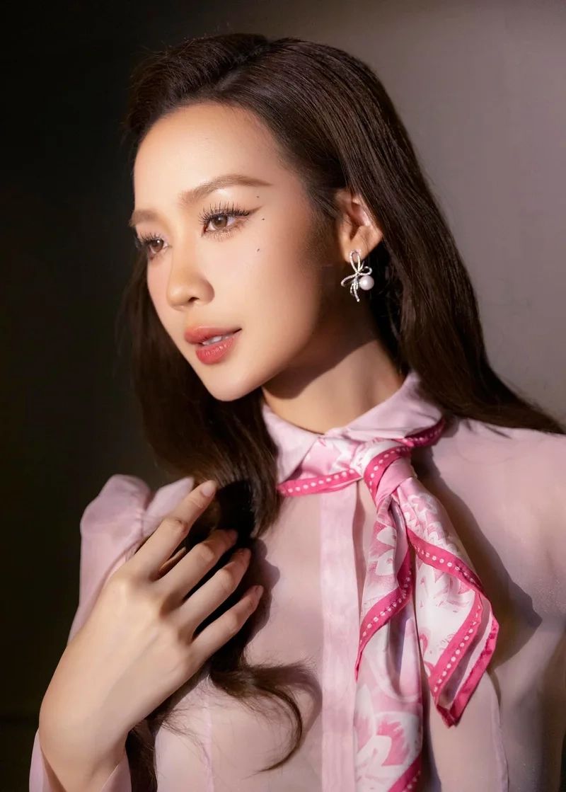 Hình ảnh bảo ngọc với vẻ đẹp rạng ngời