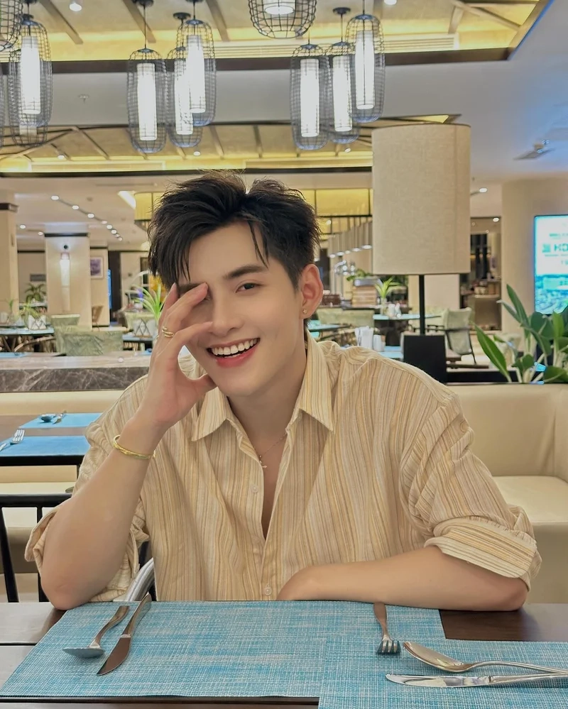 Chẳng thể nhắm mắt hùng huỳnh tạo không khí nhẹ nhàng