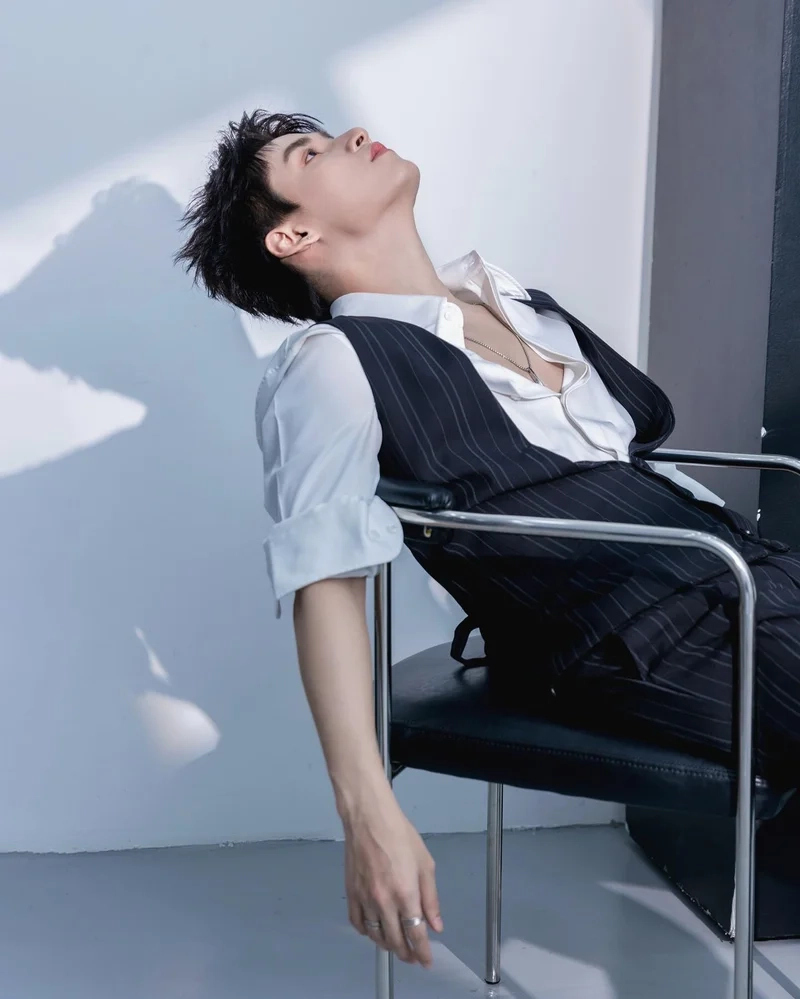 Hùng huỳnh cao bao nhiêu giúp bạn hình dung về chiều cao của anh