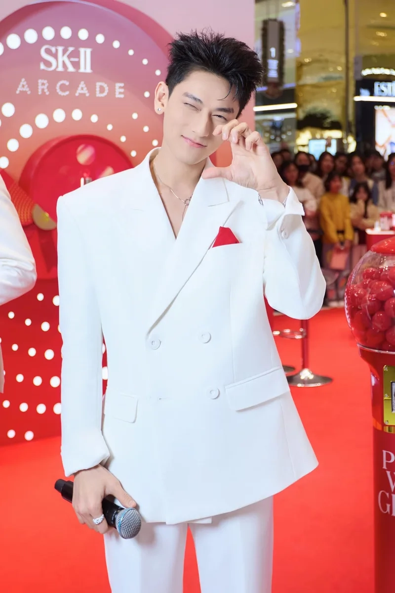 Isaac mấy tuổi là câu hỏi thú vị cho người hâm mộ