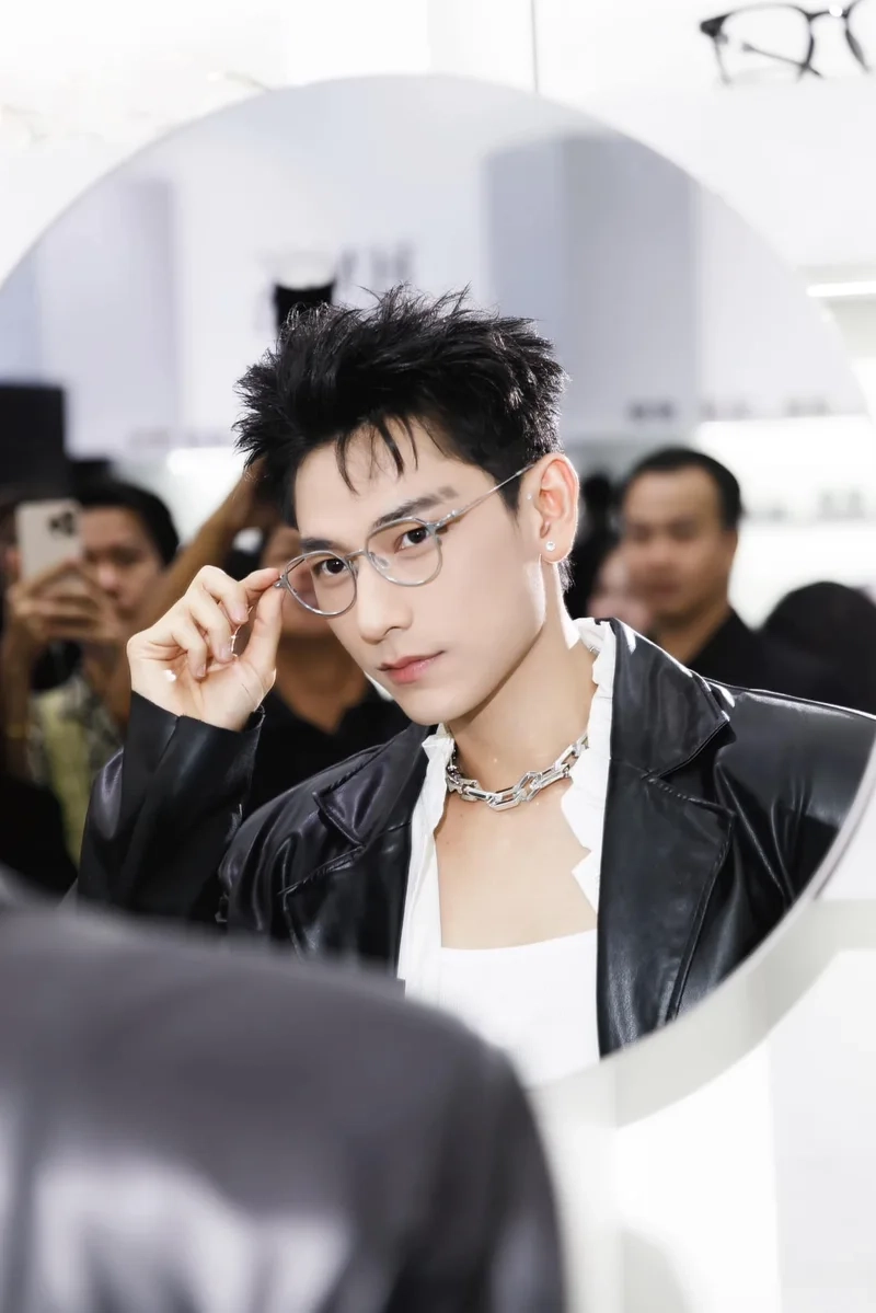 Isaac anh xái là một trong những hình ảnh đáng yêu của anh