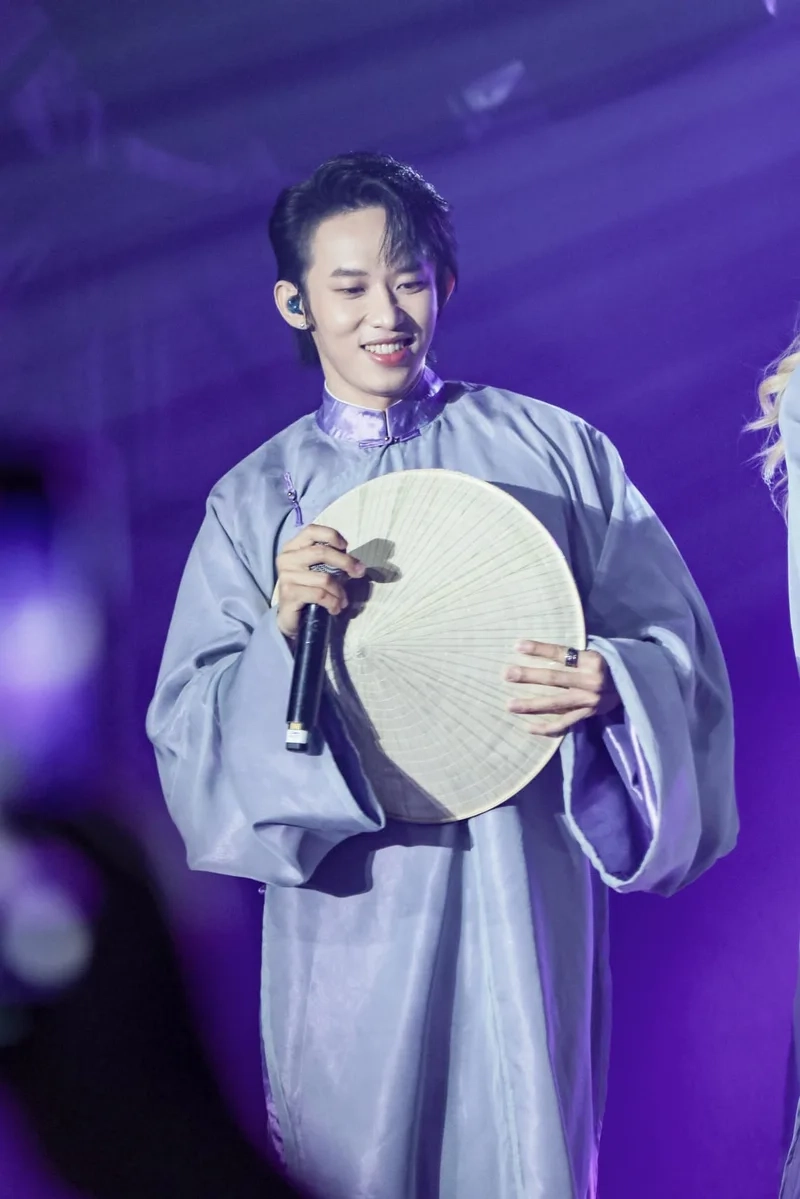 Kay trần phía sau em là một bản tình ca đầy ý nghĩa