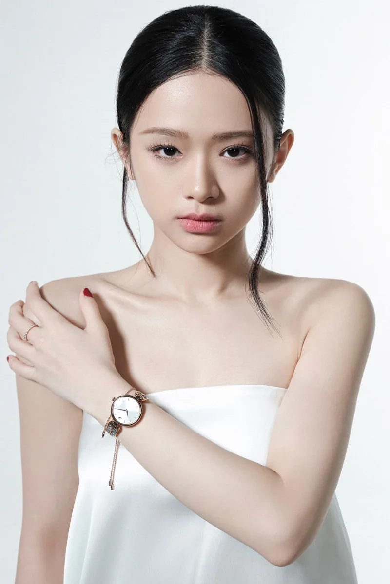 Theo dõi linh ka tiktok để xem những video thú vị của cô