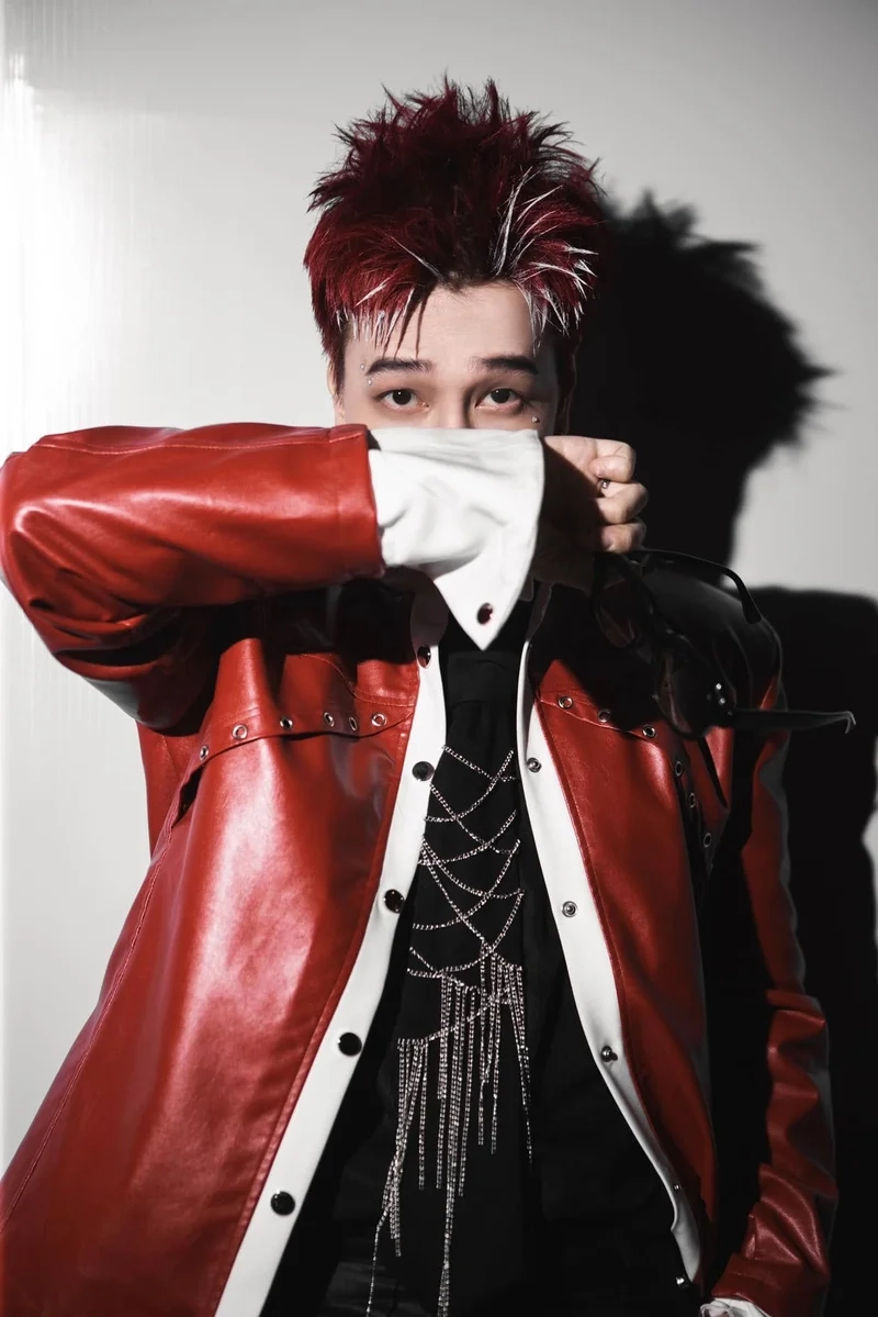 Album lou hoàng mang đến nhiều bản hit ấn tượng cho khán giả