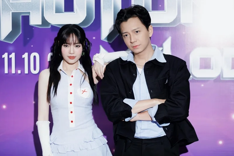 Ảnh ninh dương lan ngọc và ngô kiến huy thể hiện sự gần gũi